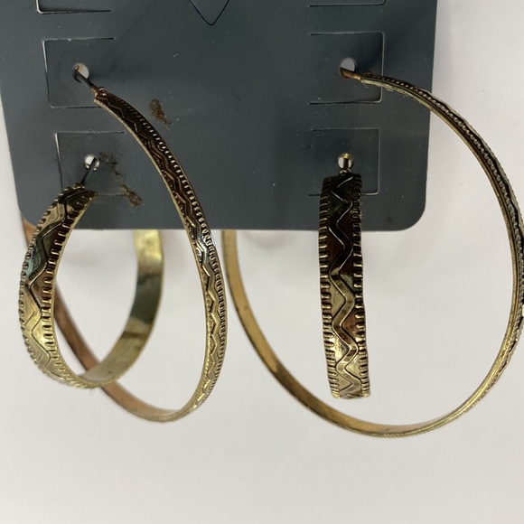 Addition Elle Hoops - Picture 2 of 3